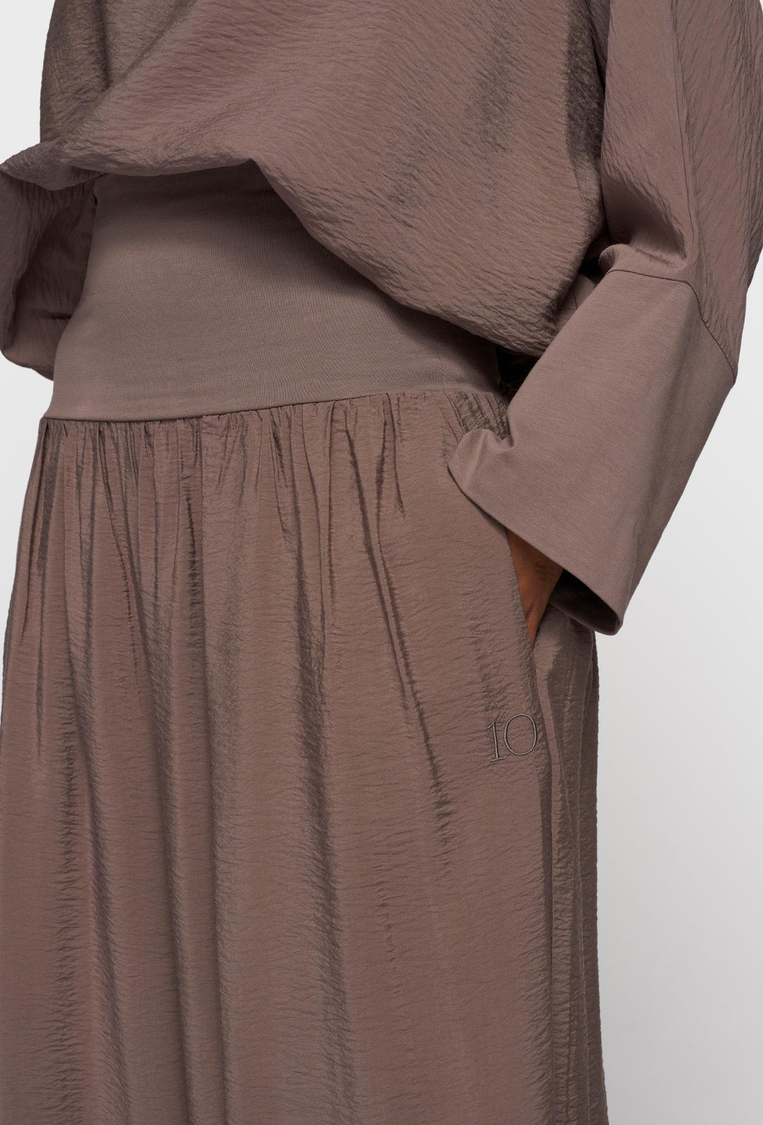 Wygodne spodnie culotte w kolorze taupe