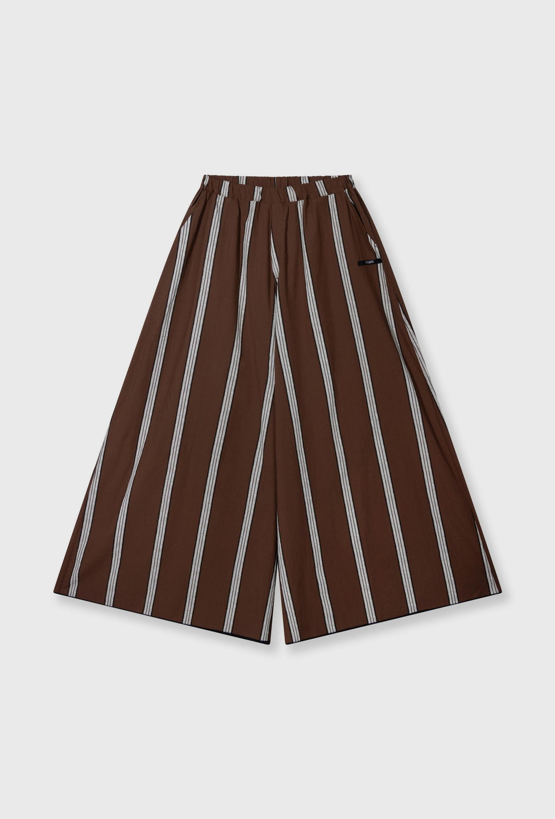 Spodnie z szerokimi nogawkami w brązowym kolorze