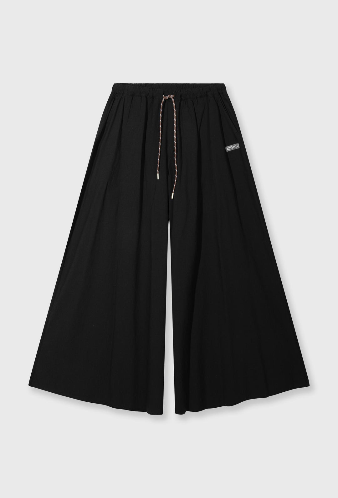 Czarne spodnie z szeroką nogawką w czarnym kolorze