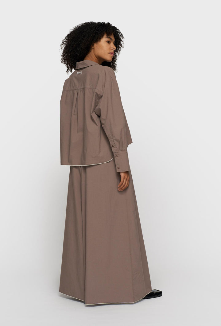 Spodnie o szerokiej nogawce w kolorze taupe