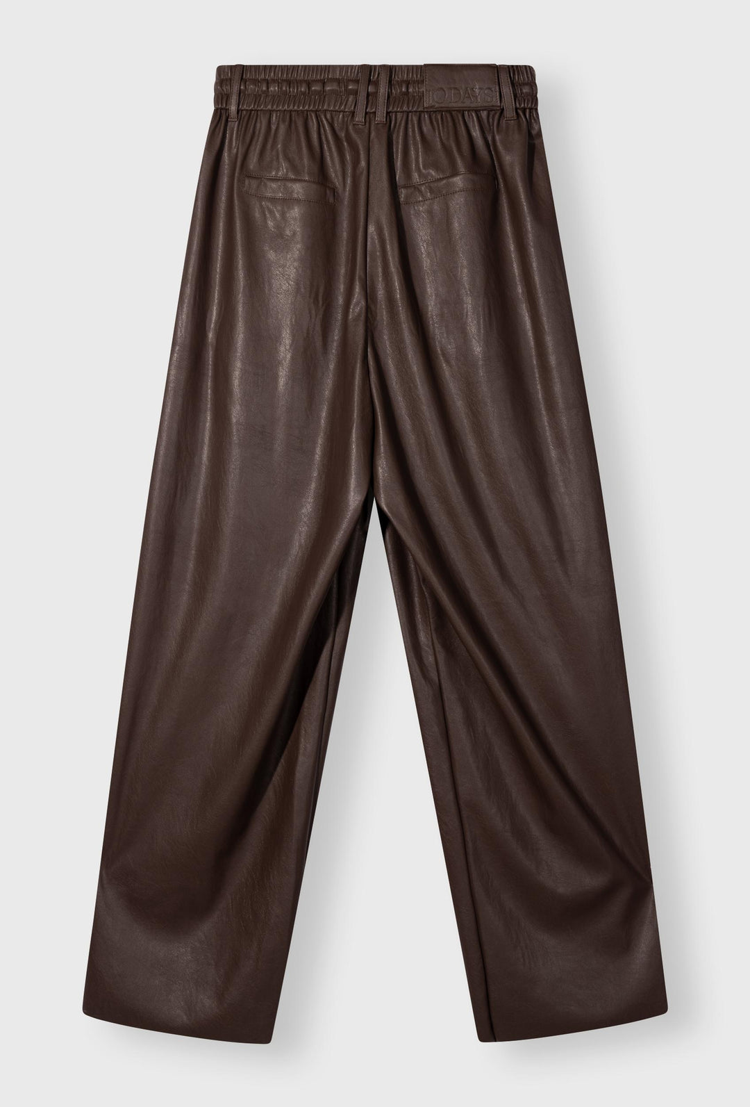 Luźne spodnie z eko skóry w głębokim brązowym kolorze