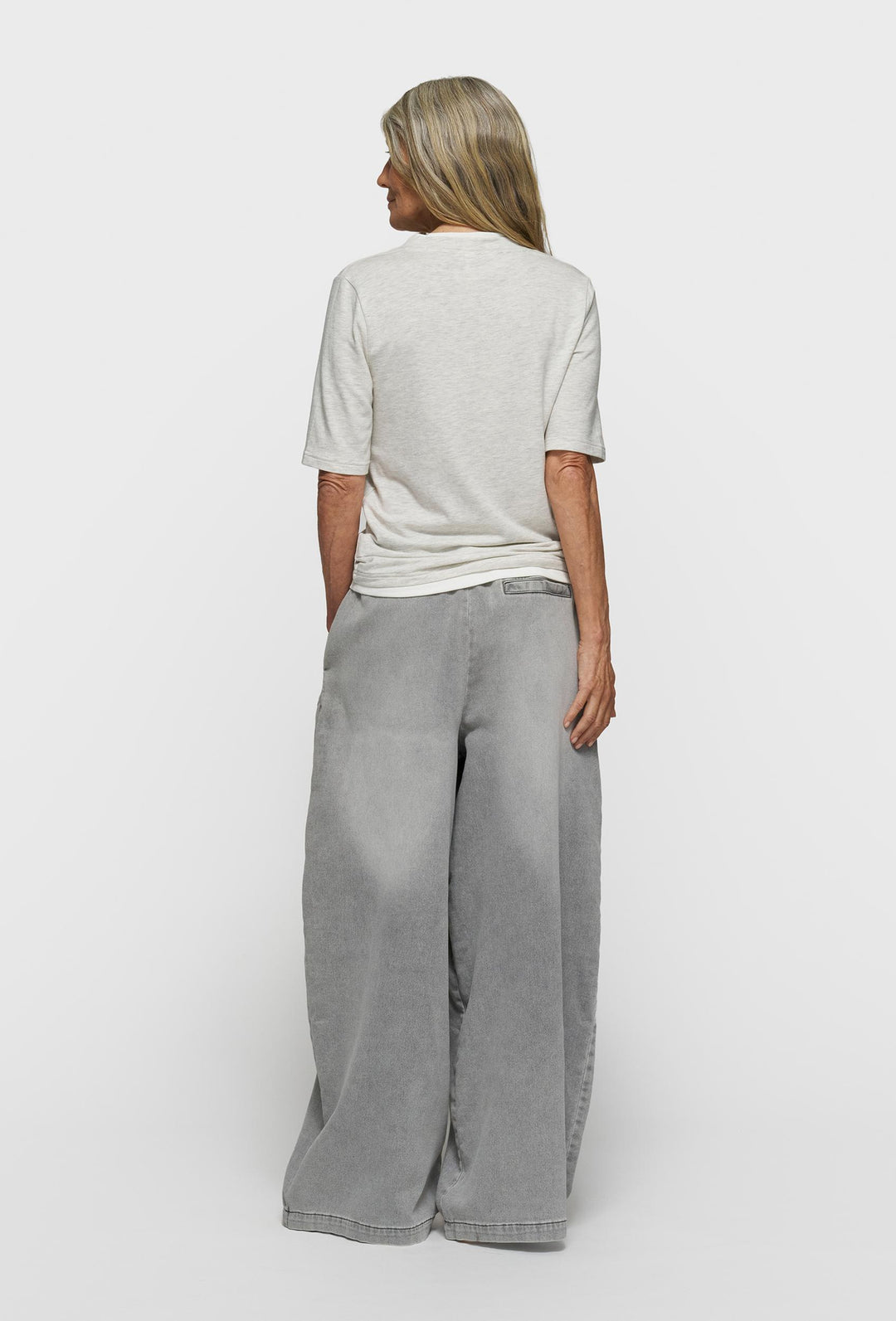 Spodnie wide leg z denimu z paskiem i haftem logo