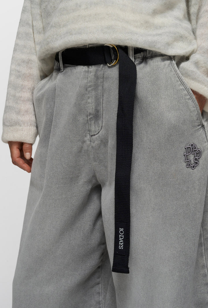 Spodnie wide leg z denimu z paskiem i haftem logo