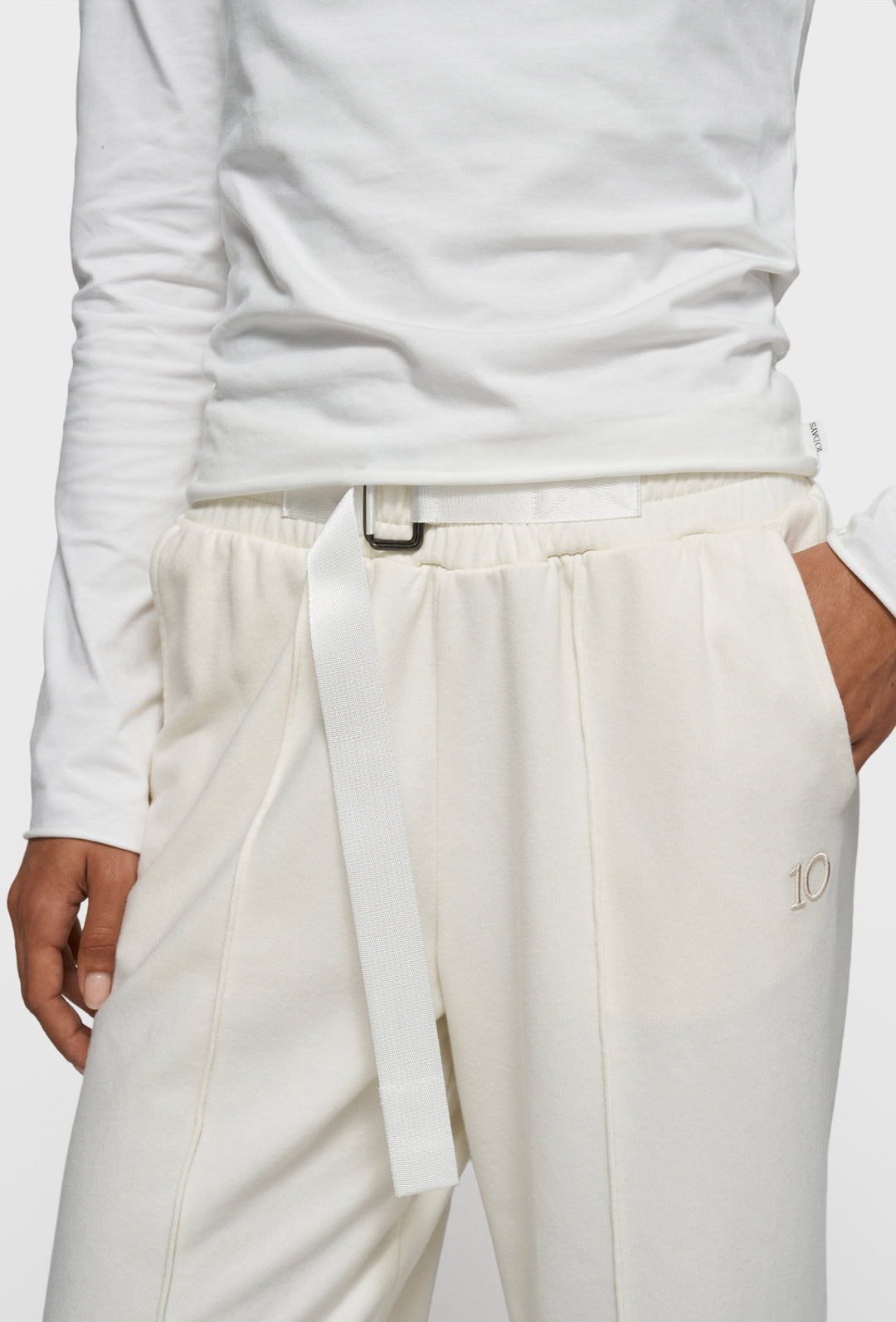 Ecru zestaw z kamizelką oversize i dresowymi spodniami w kant