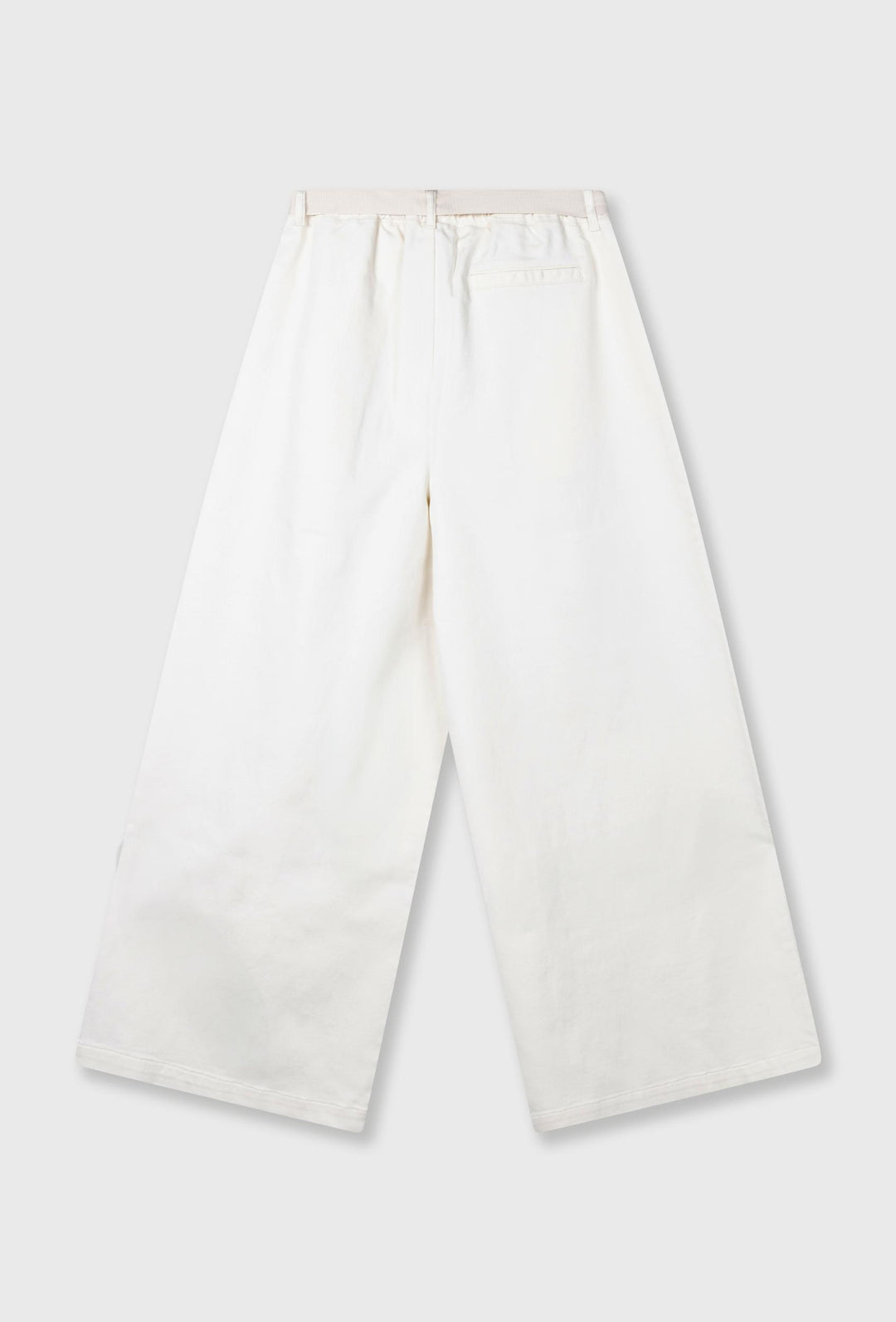 Spodnie wide leg z paskiem i minimalistycznym haftem