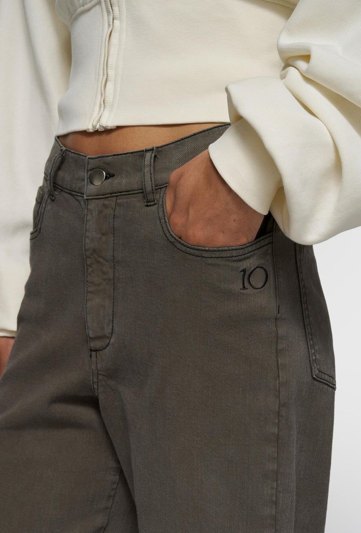 Szare jeansy o prostym kroju z detalami 10DAYS