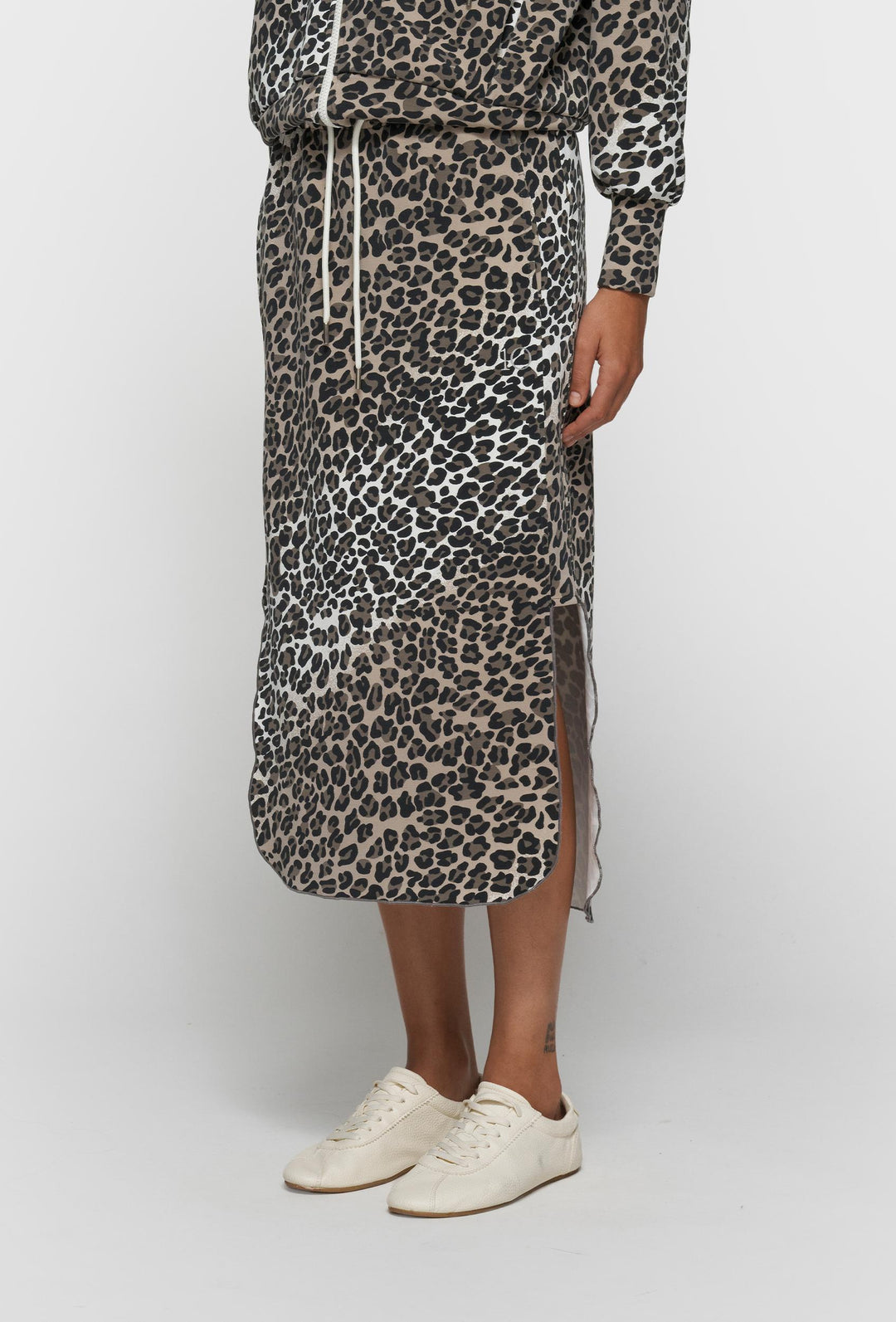 Komplet panterkowy ze spódnicą midi marki 10DAYS
