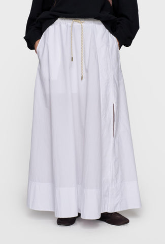 Lekka, zwiewna spódnica maxi w białym kolorze