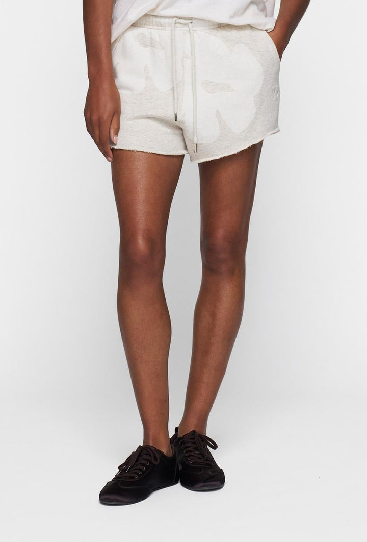 Szorty w kolorze ecru z kwiatowym printem