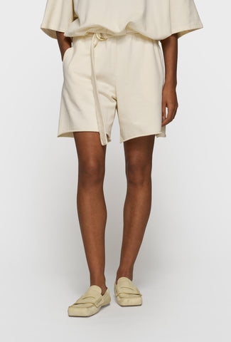 Szorty w kremowym kolorze