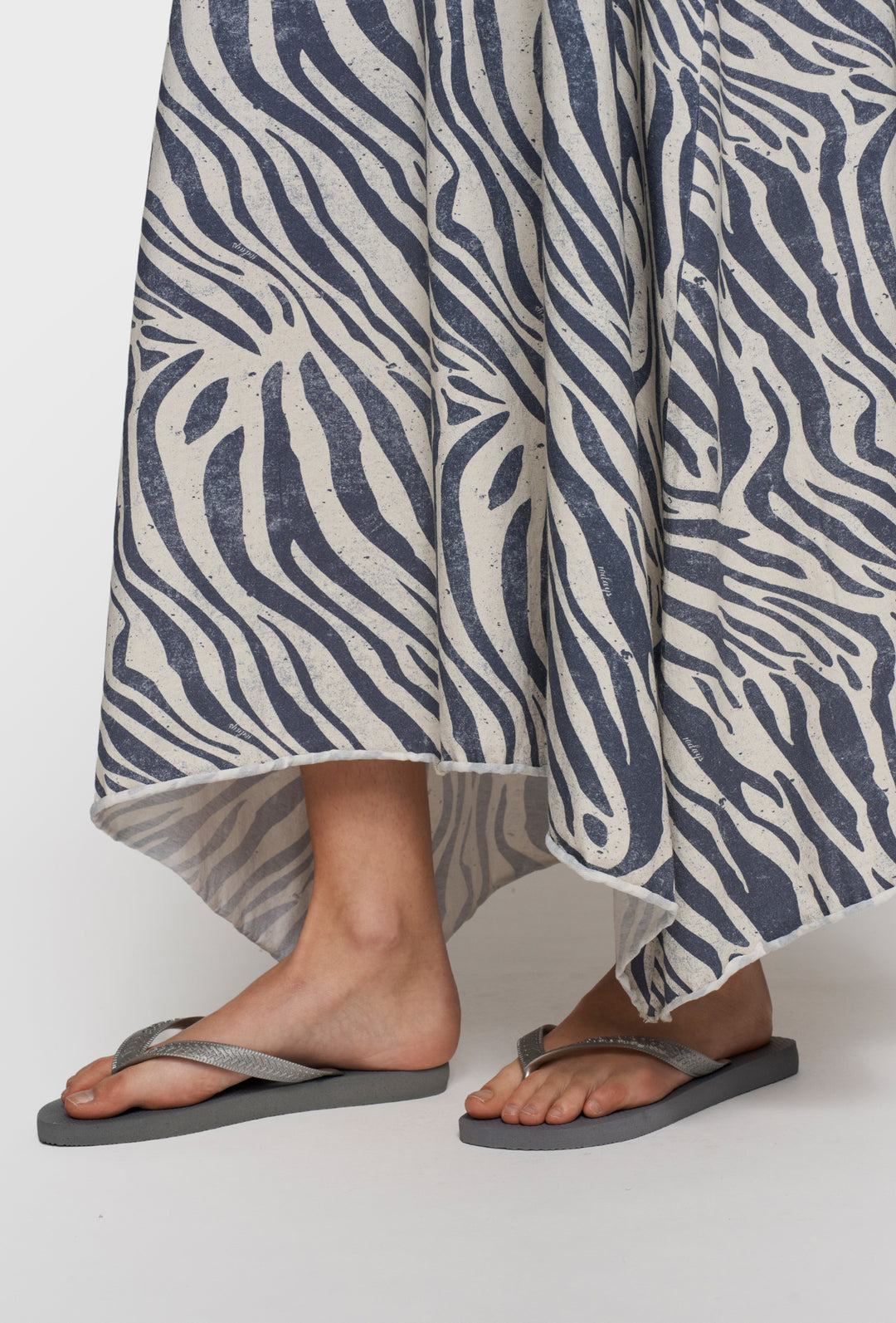 Sukienka damska maxi w modny zwierzęcy print