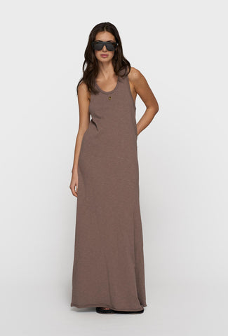 Sukienka maxi w stylu bokserki w kolorze taupe