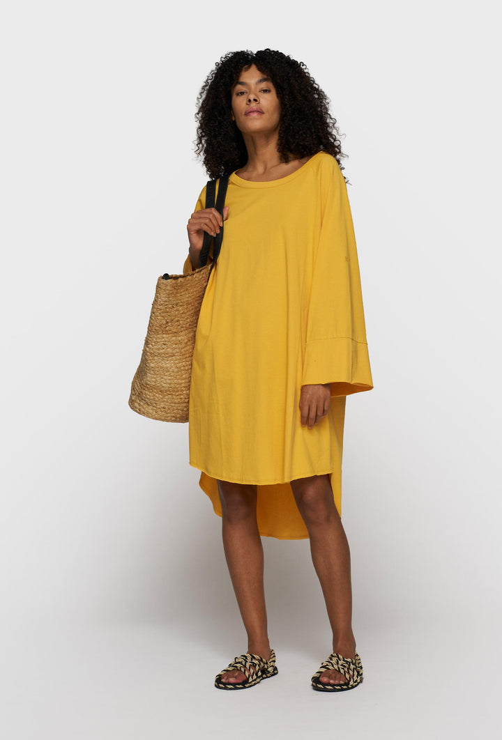 Luźna sukienka z długim rękawem w żółtym kolorze