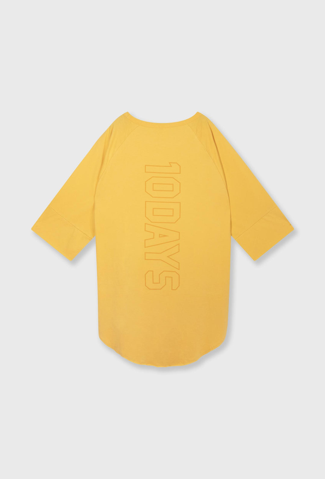 Luźna sukienka z długim rękawem w żółtym kolorze