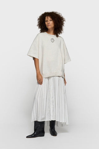 Sukienka midi w delikatne paski