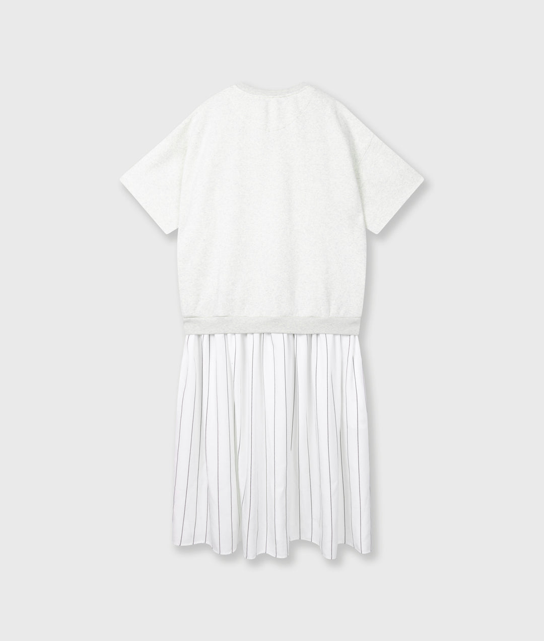 Sukienka midi w delikatne paski