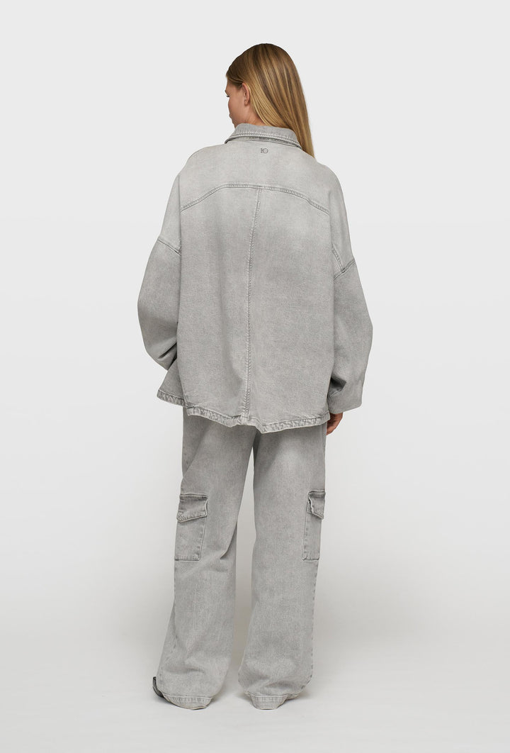 Szara koszula denimowa w stylu oversize