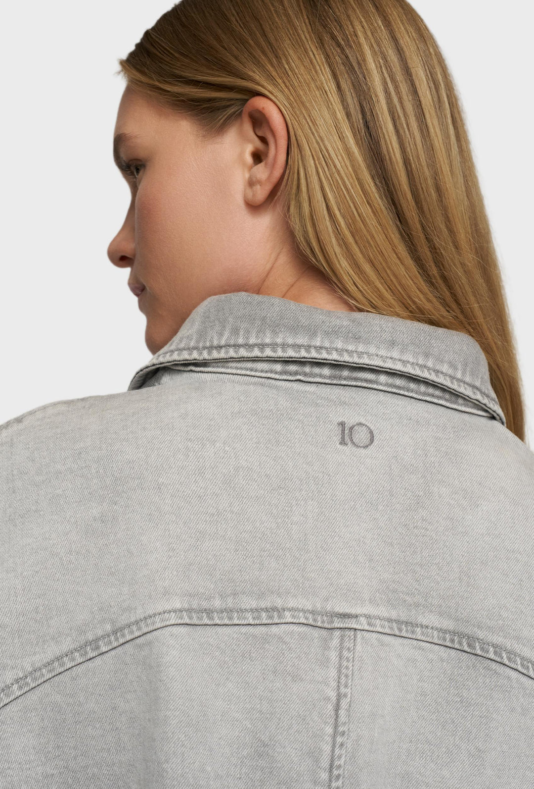 Szara koszula denimowa w stylu oversize