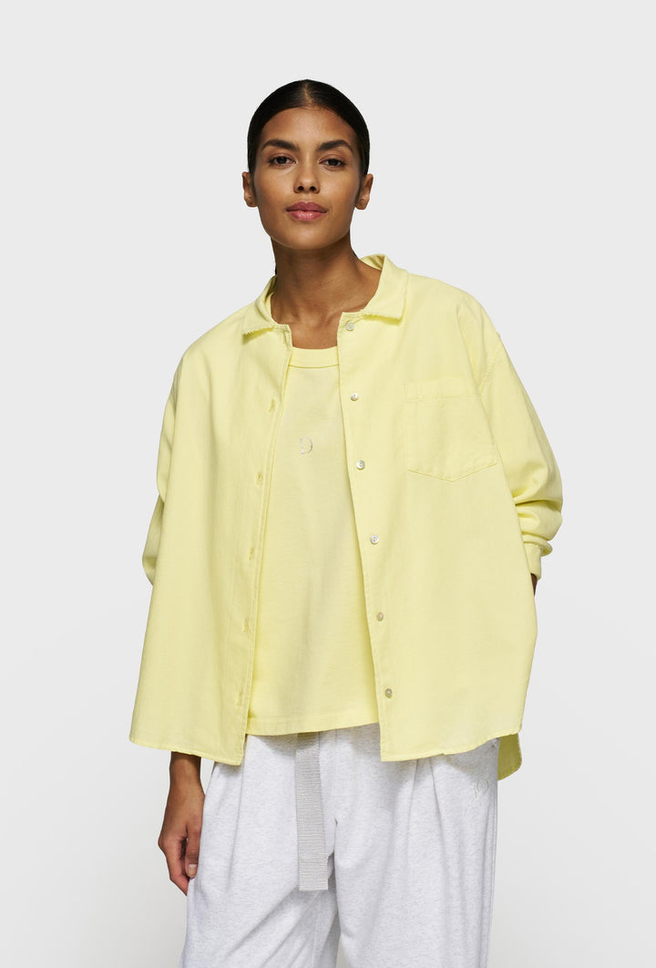 Koszula oversize w pastelowym żółtym kolorze