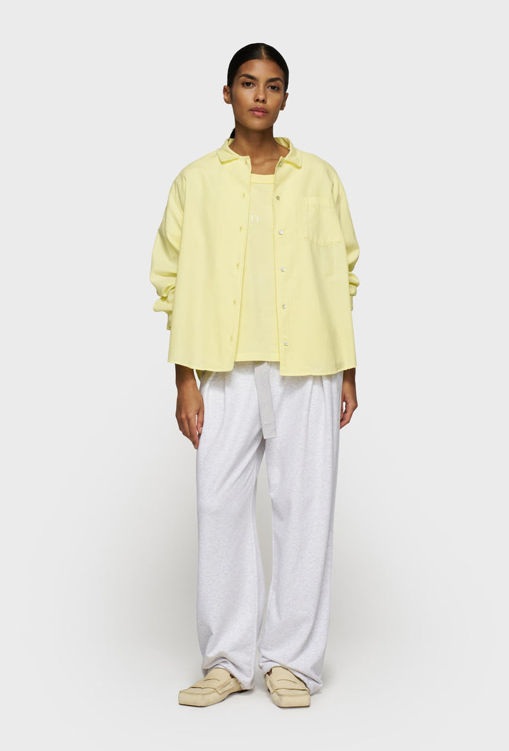 Koszula oversize w pastelowym żółtym kolorze