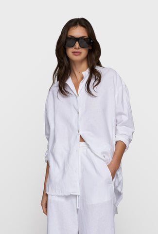 Lekka, oversizowa koszula w białym kolorze