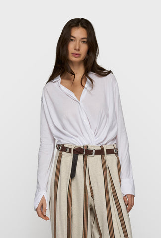 Elagancka koszula w klasycznym białym kolorze