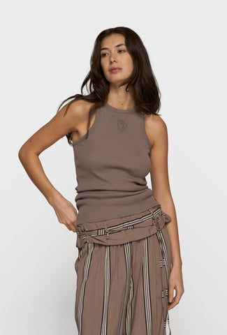 Prążkowy top o kroju bokserki w kolorze brązowym