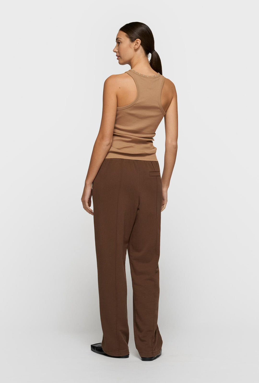 Top bez rękawów z prążkowanej dzianiny z aplikacją pereł