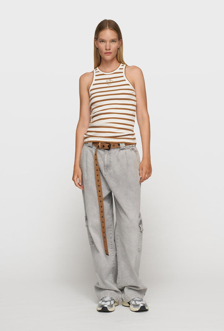 Dopasowany top w paski o kroju racerback