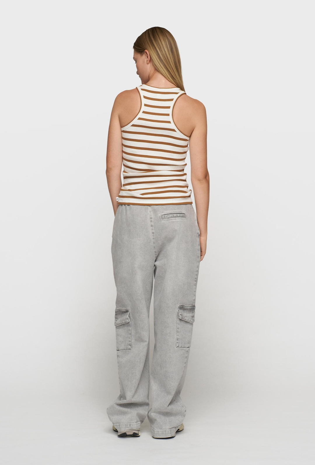 Dopasowany top w paski o kroju racerback