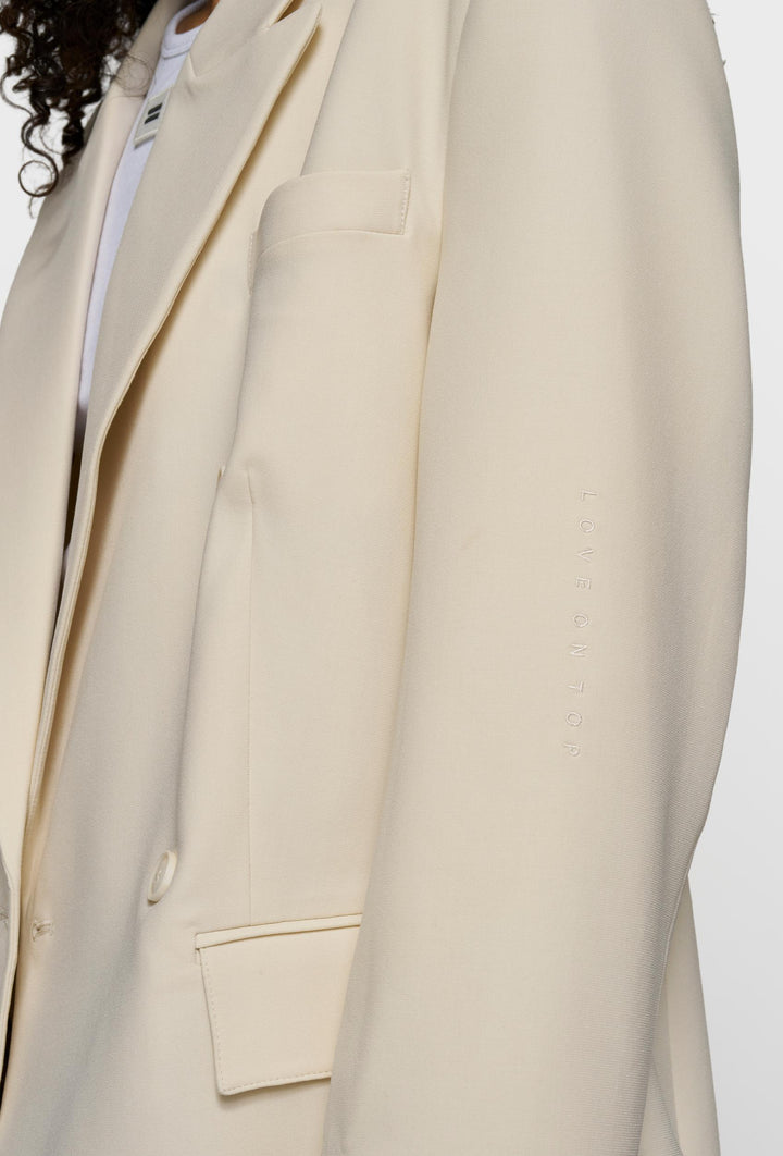 Elegancka oversizowa marynarka w kolorze ecru