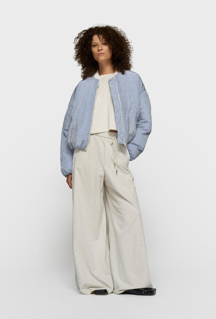 Krótka kurtka bomberka w paski z bawełny