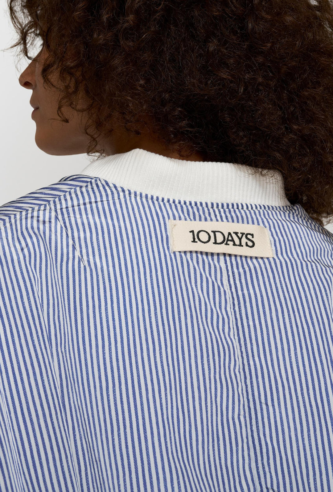 Krótka kurtka bomberka w paski z bawełny