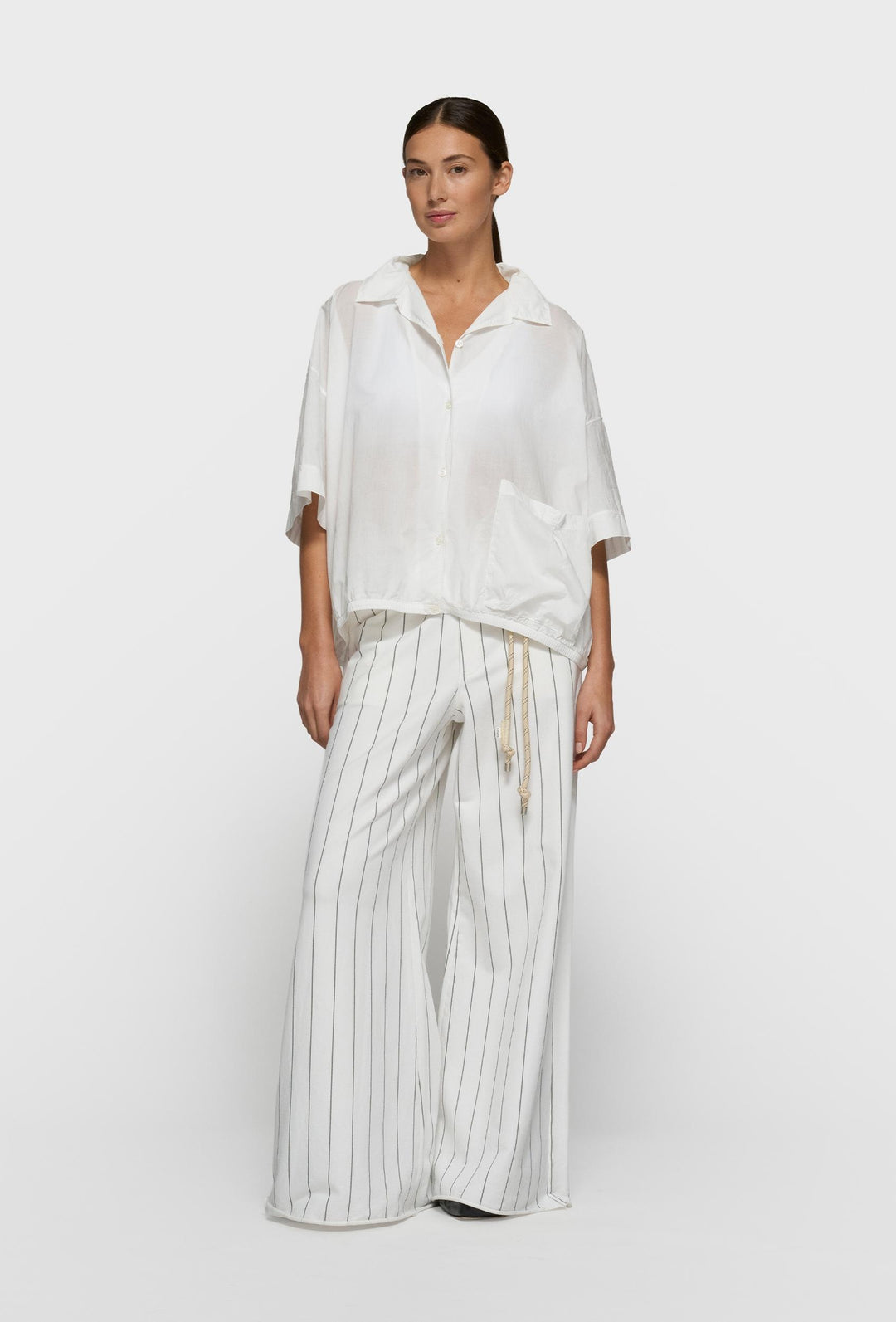 Biała koszula oversize z krótkim rękawem