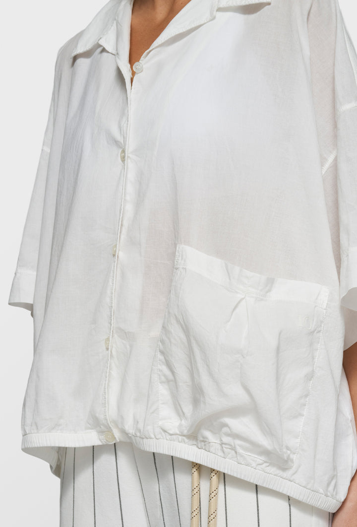 Biała koszula oversize z krótkim rękawem
