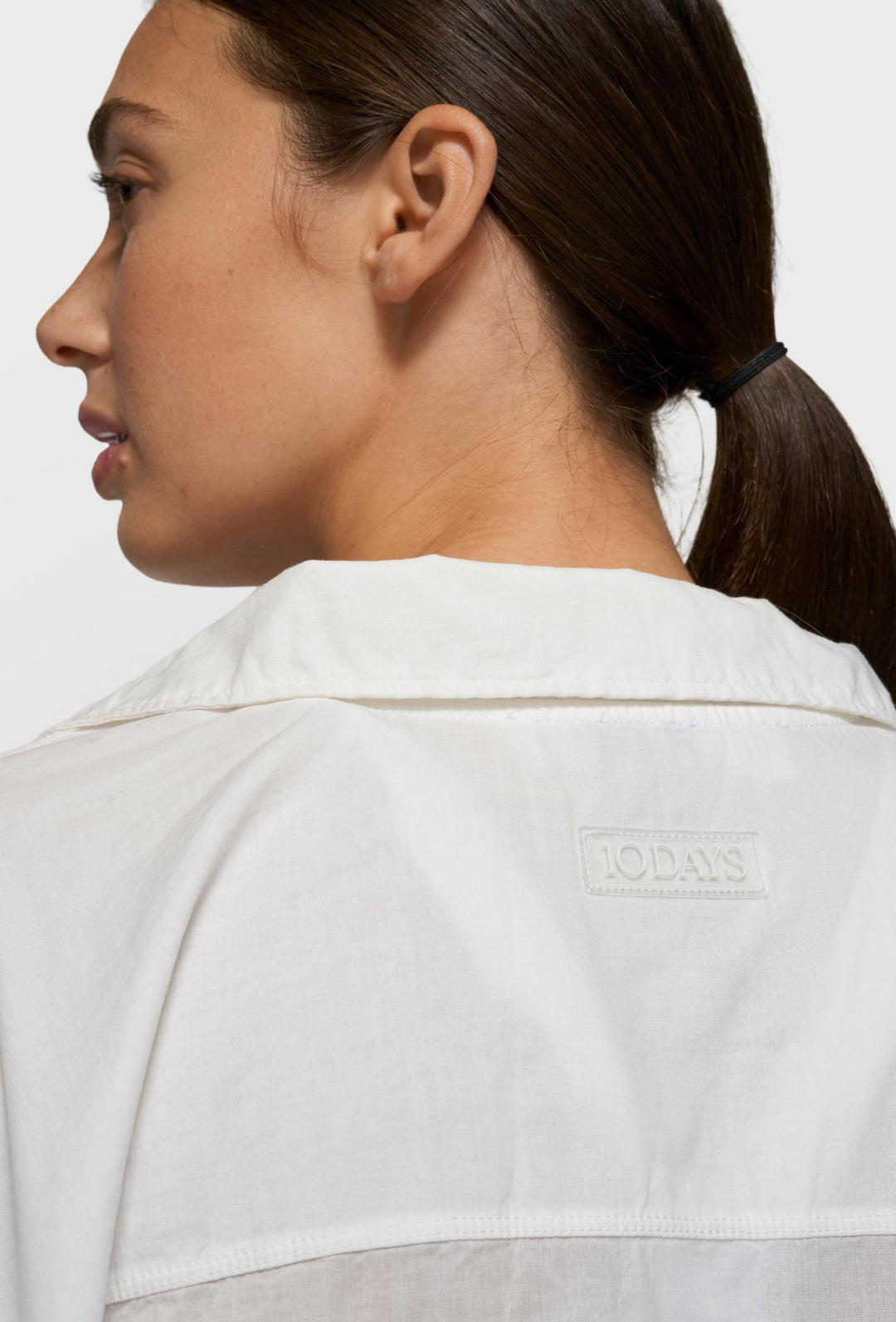 Biała koszula oversize z krótkim rękawem