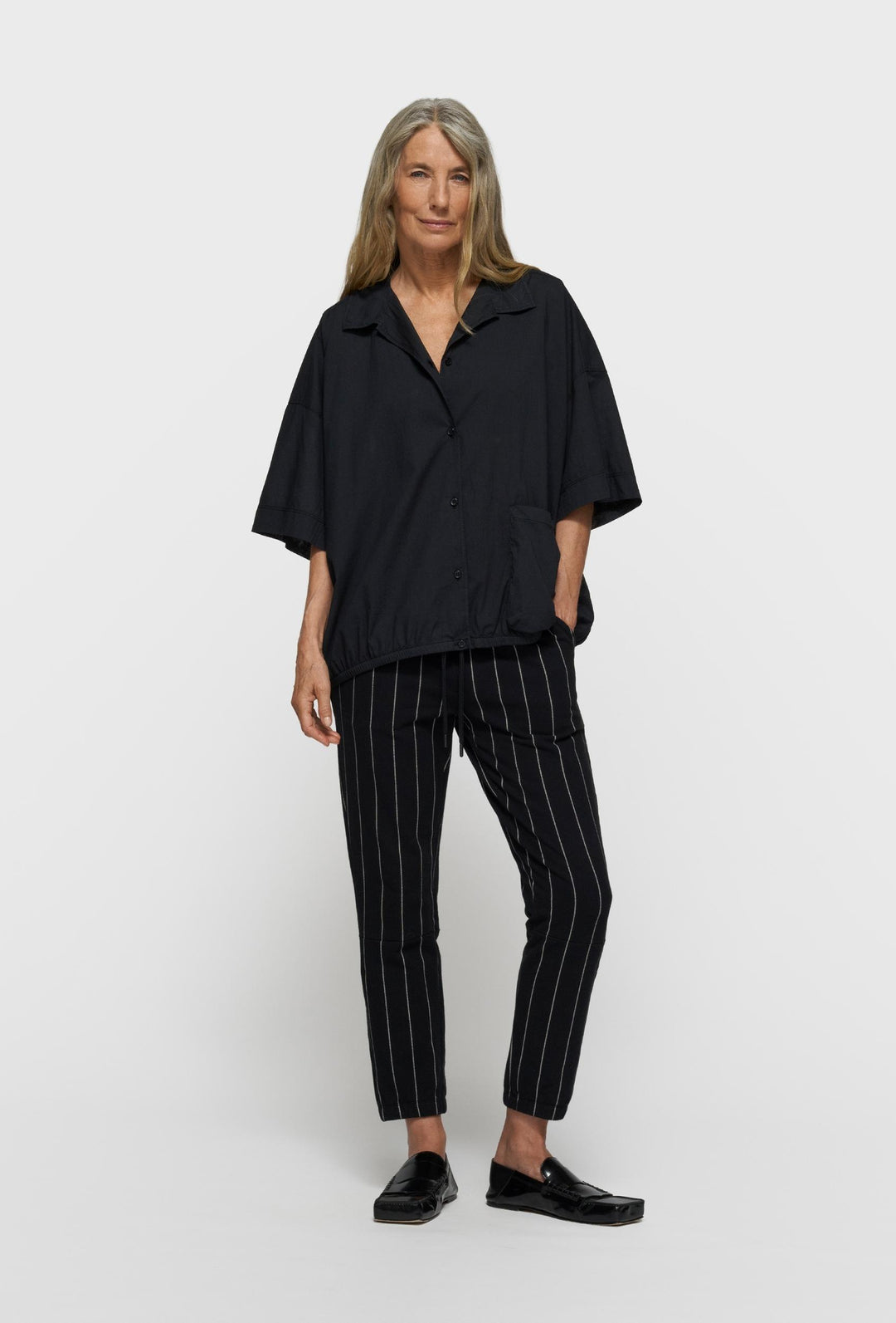 Luźna koszulowa kurtka oversize z kieszenią