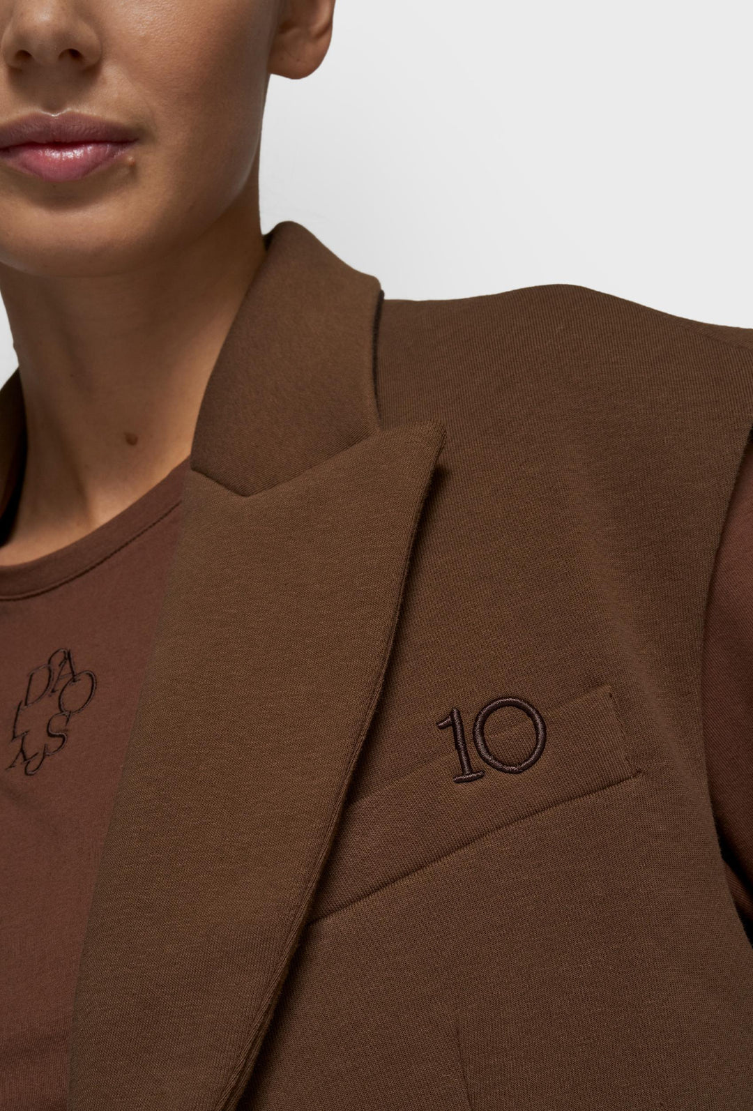 Kamizelka o kroju marynarki z regulacją z tyłu