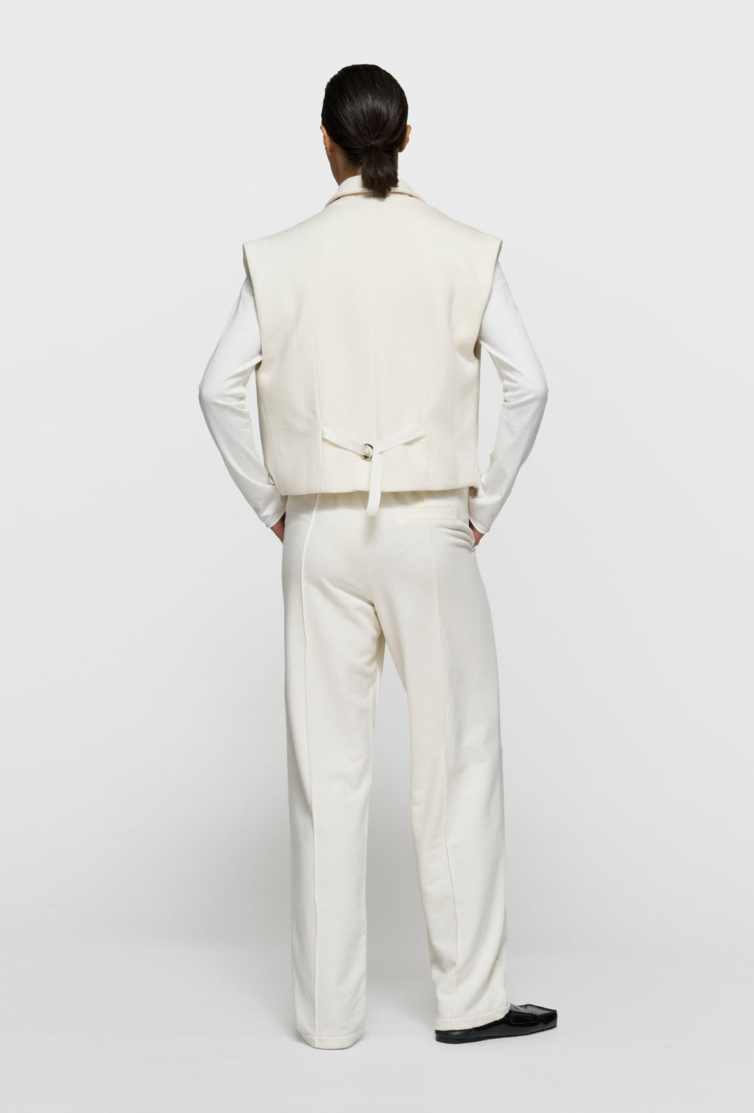 Krótka kamizelka o kroju marynarki z regulacją z tyłu