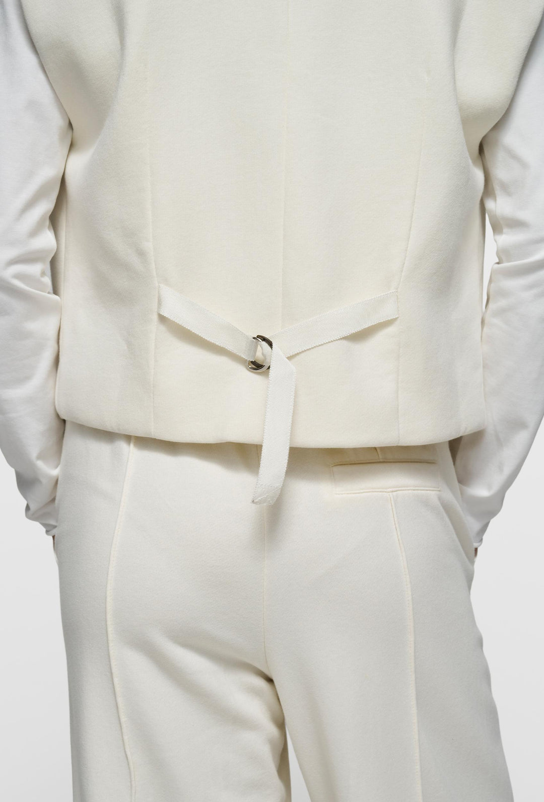 Ecru zestaw z kamizelką oversize i dresowymi spodniami w kant