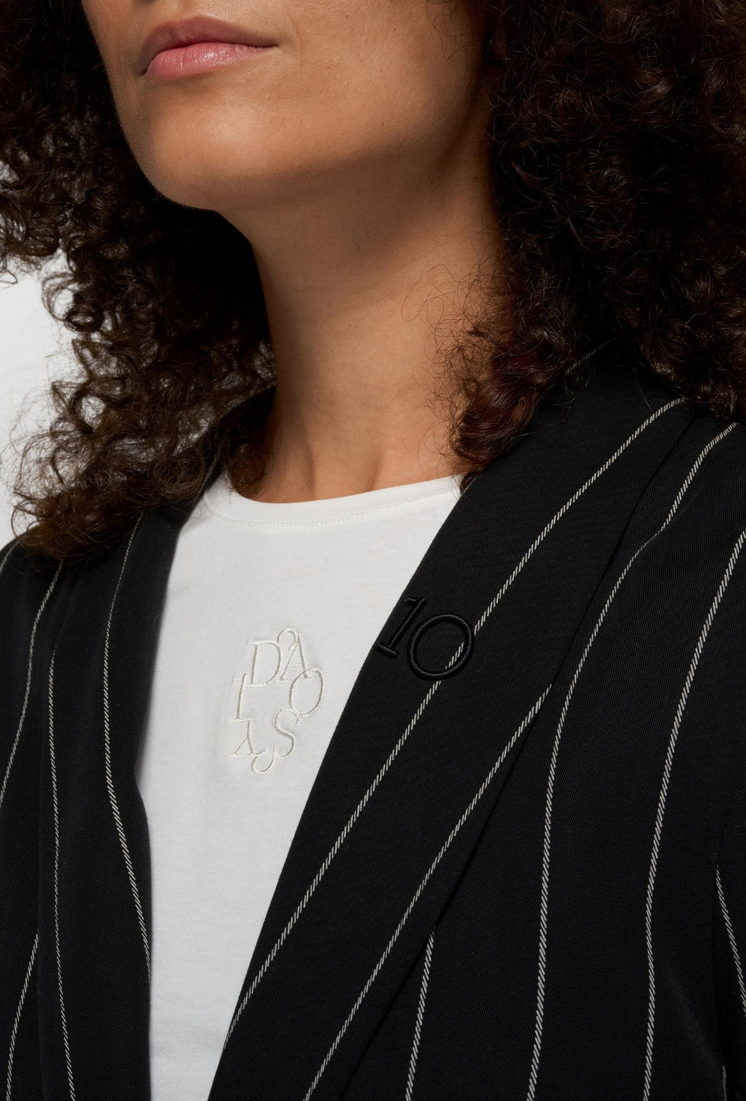 Marynarka w paski z kontrastowym lampasem