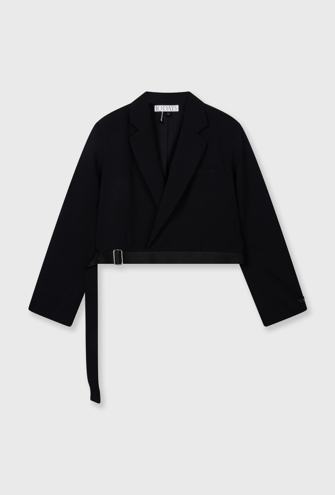 Czarna krótka marynarka z paskiem i minimalistycznym logo