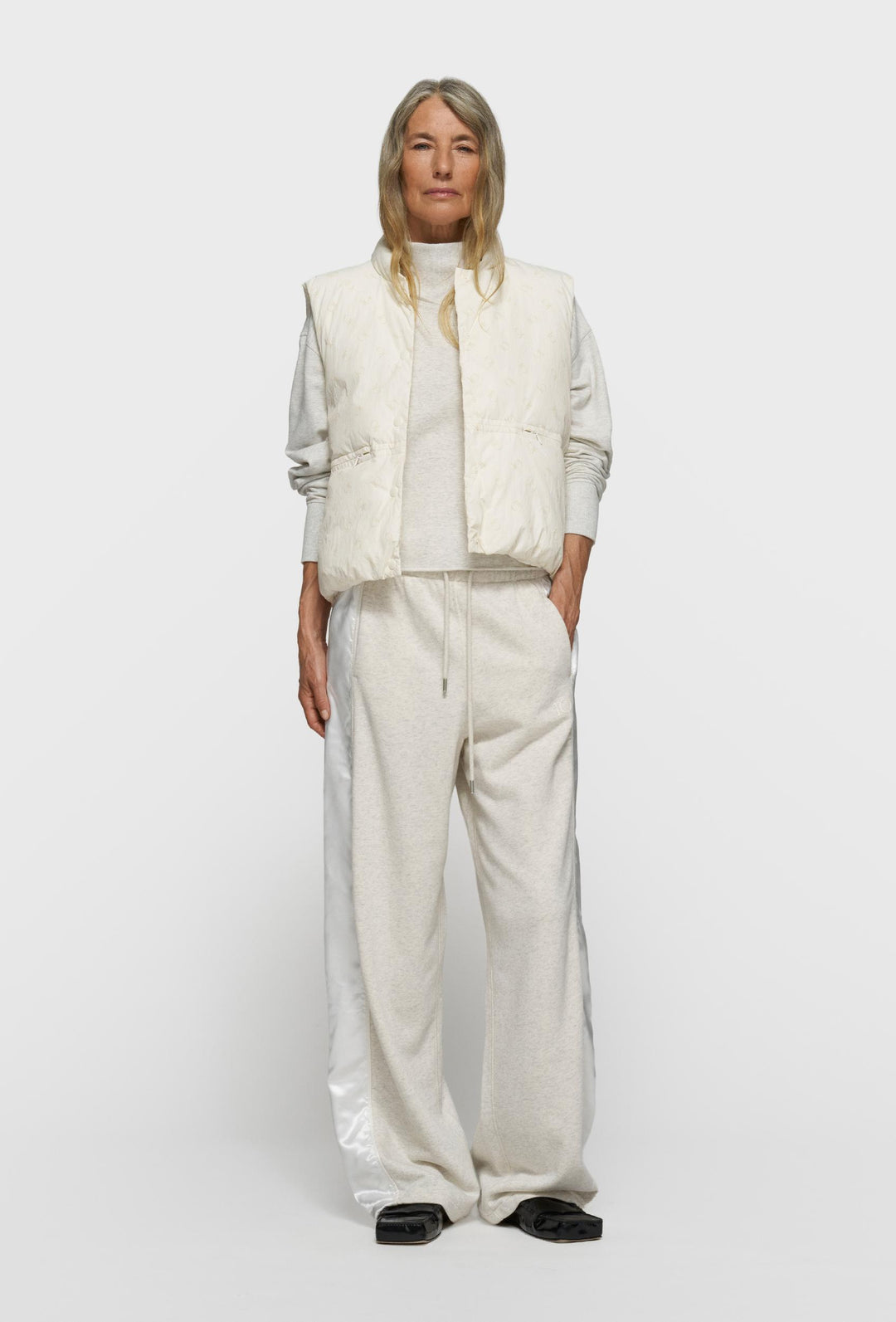 Kremowa pikowana kamizelka z monogramem 10DAYS