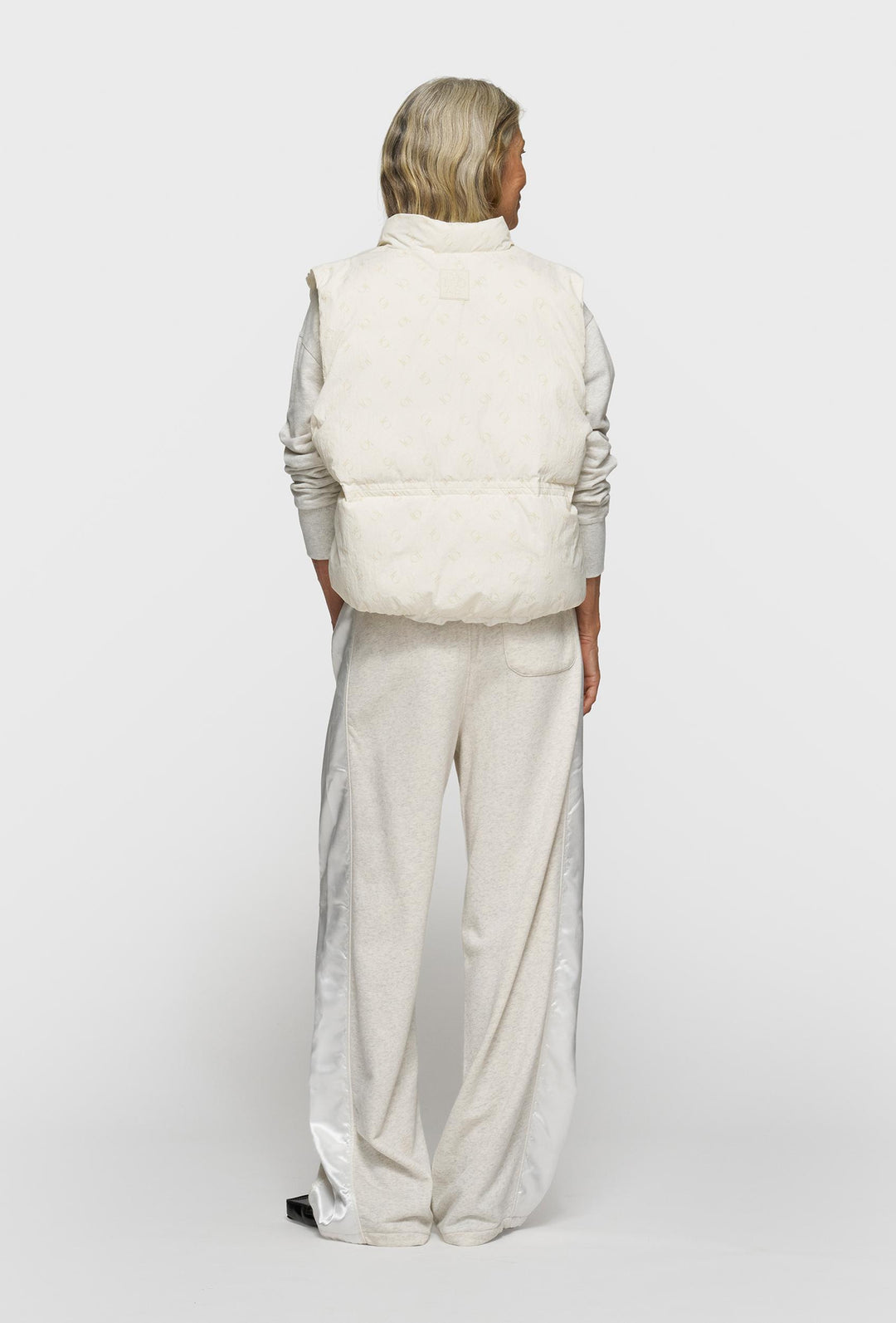 Kremowa pikowana kamizelka z monogramem 10DAYS