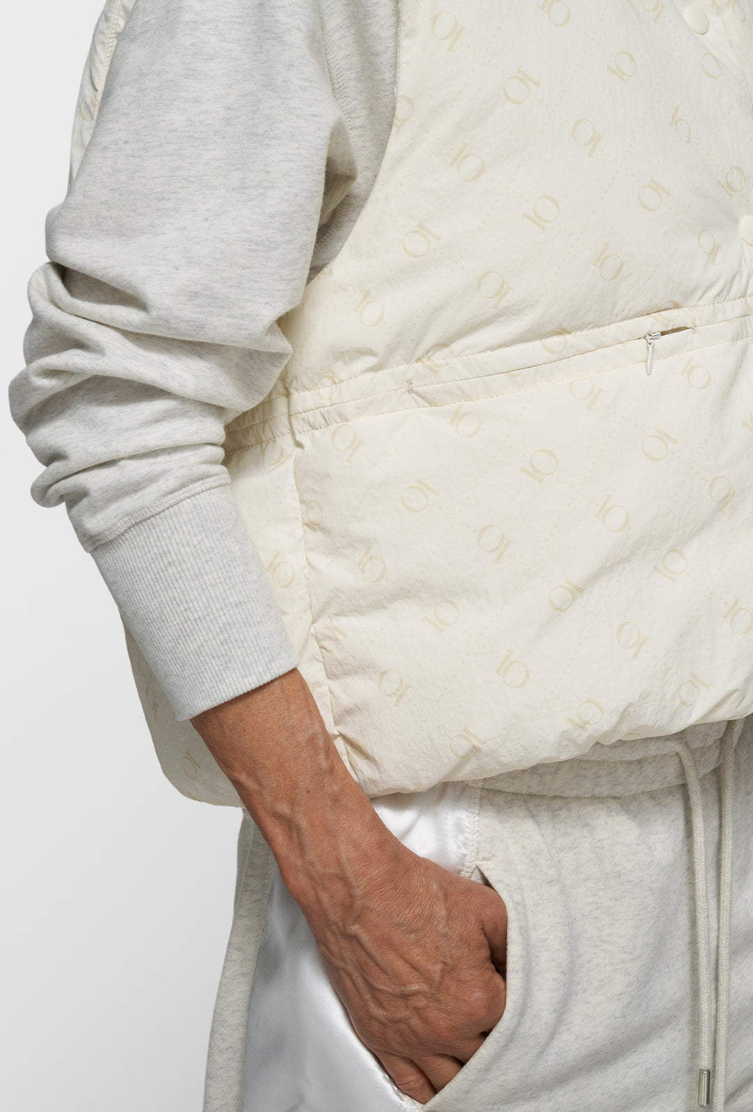 Kremowa pikowana kamizelka z monogramem 10DAYS