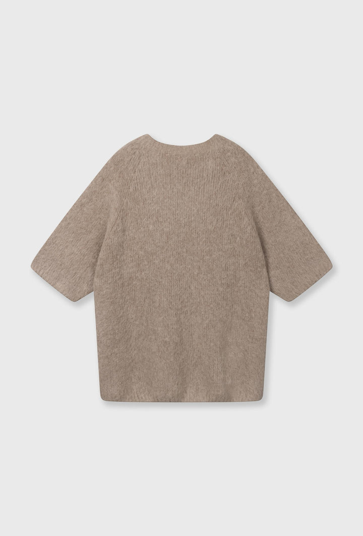 Miękki sweter z krótkim rękawem w brązowym kolorze