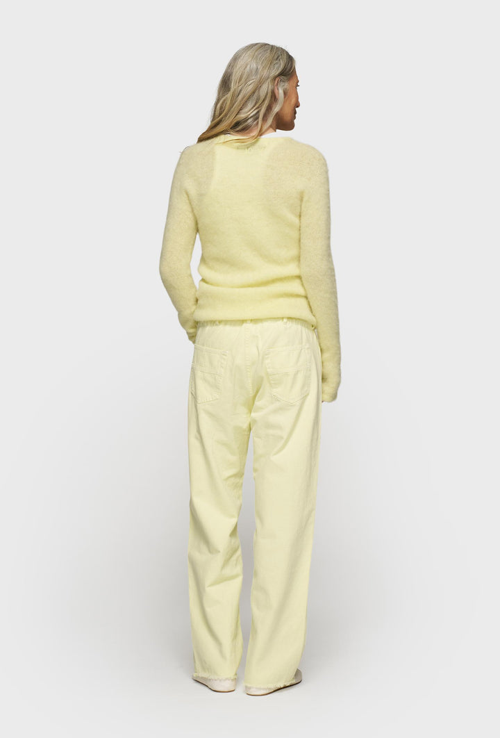 Sweter z okrągłym dekoltem w pastelowym żółtym kolorze