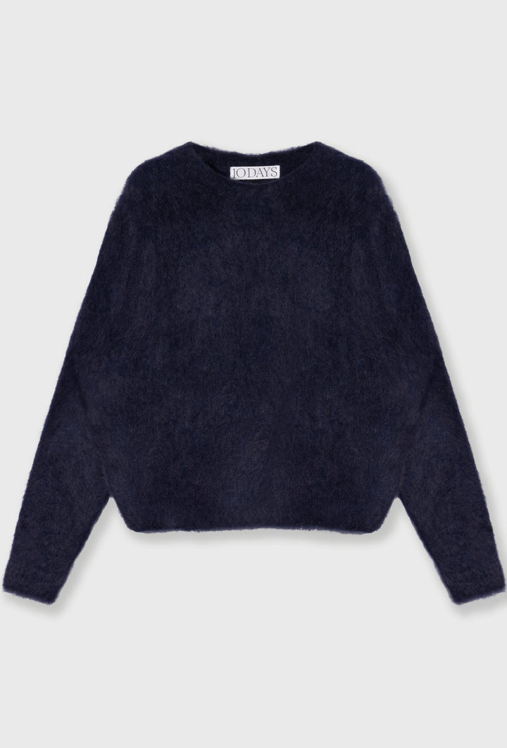 Puszysty sweter w granatowym kolorze