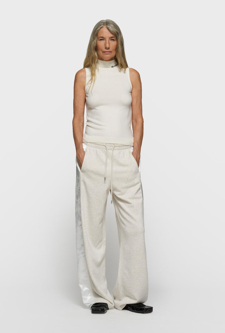 Kremowy bezrękawnik z golfem i logo 10DAYS