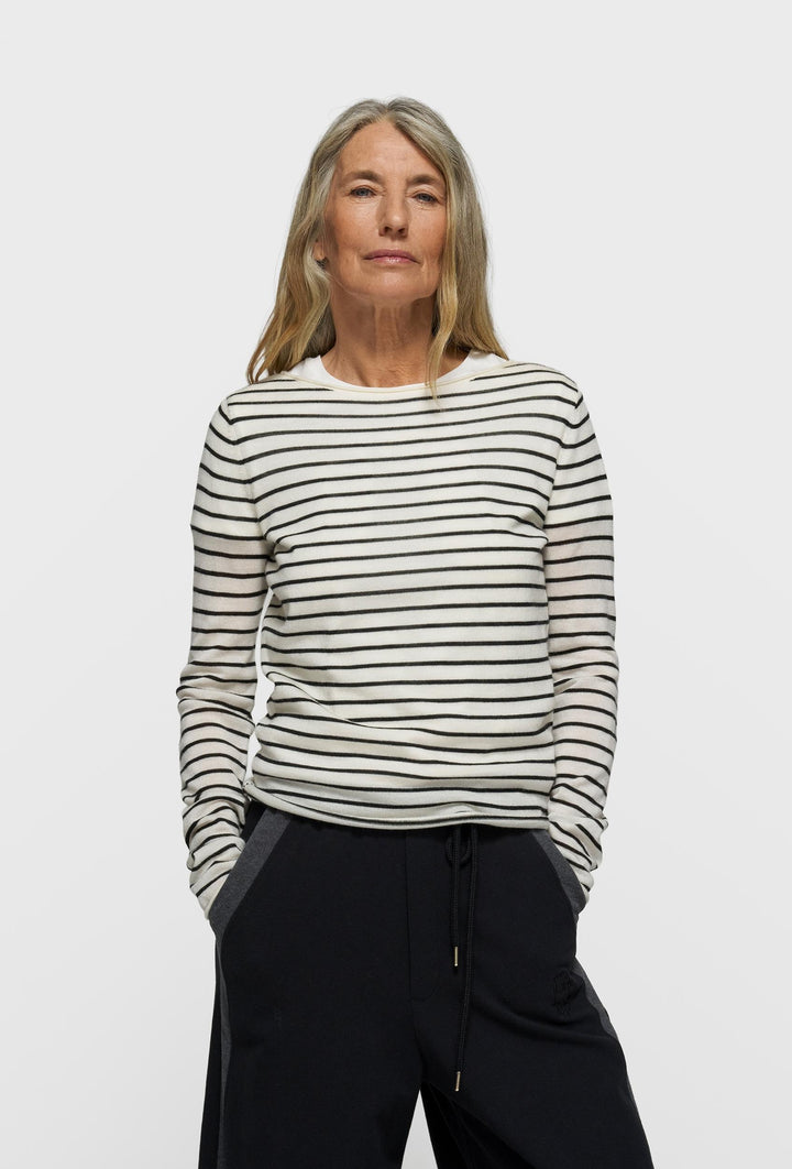 Dzianinowa bluzka w paski z długim rękawem